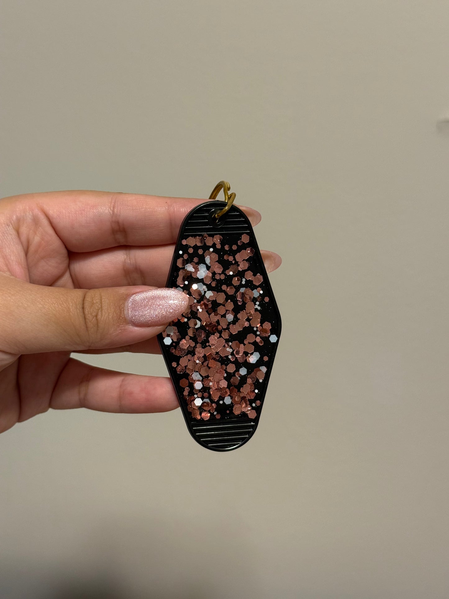 PINK GLITTER - MOTEL KEYCHAIN